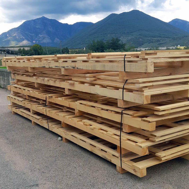 Produzione di basamenti in legno su misura a Benevento
